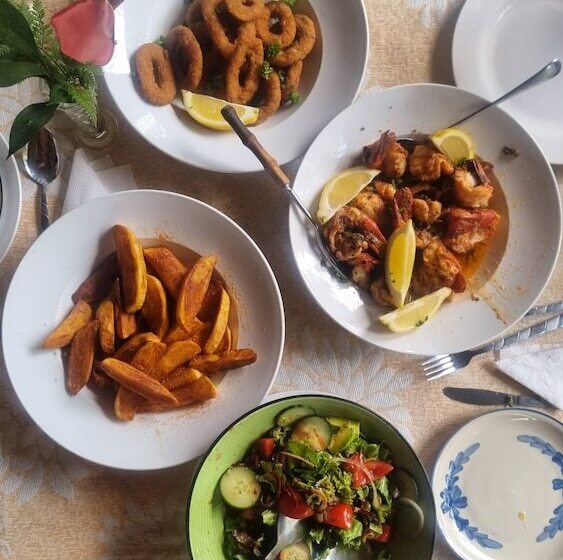 تختخواب و صبحانه The Gallery Boutique