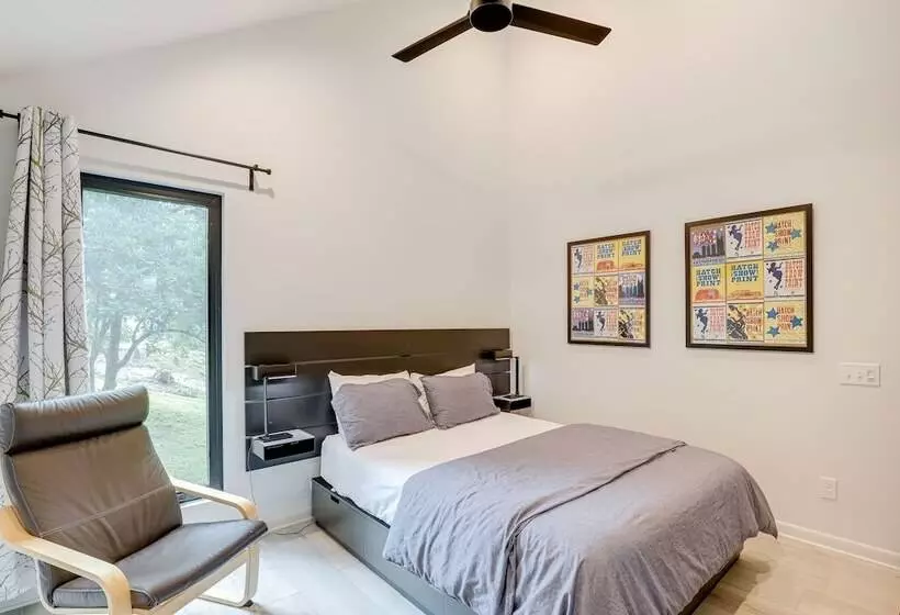 Brevard Retreat: Fireplace, Deck & Screened Porch!