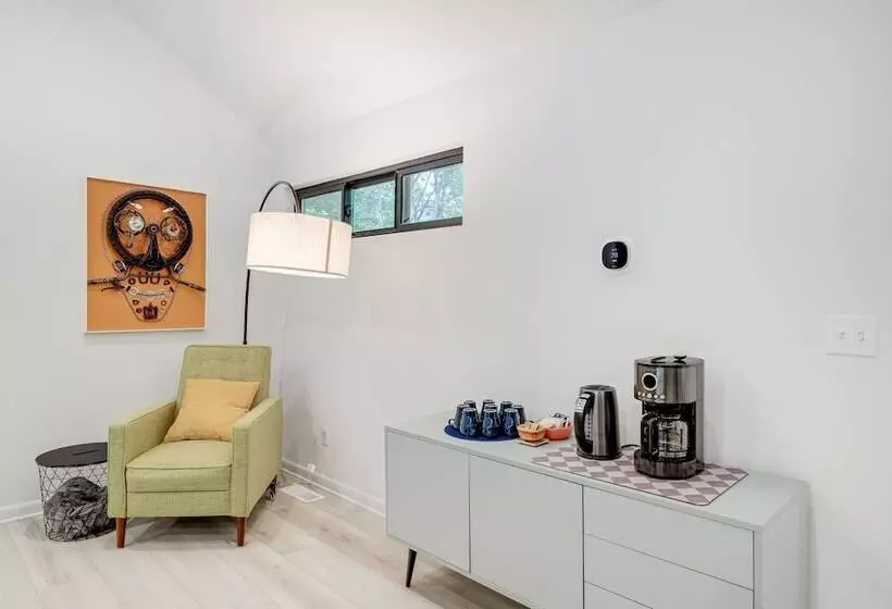 Brevard Retreat: Fireplace, Deck & Screened Porch!