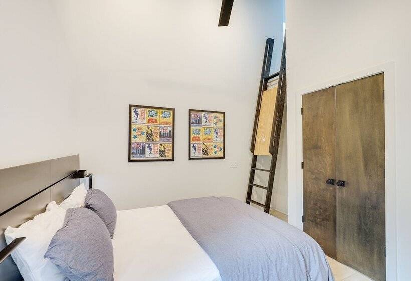 Brevard Retreat: Fireplace, Deck & Screened Porch!