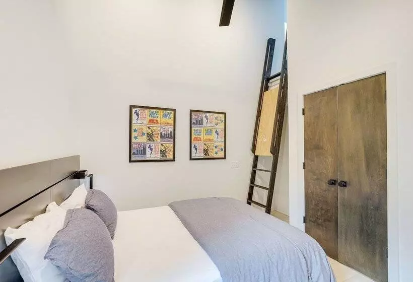 Brevard Retreat: Fireplace, Deck & Screened Porch!