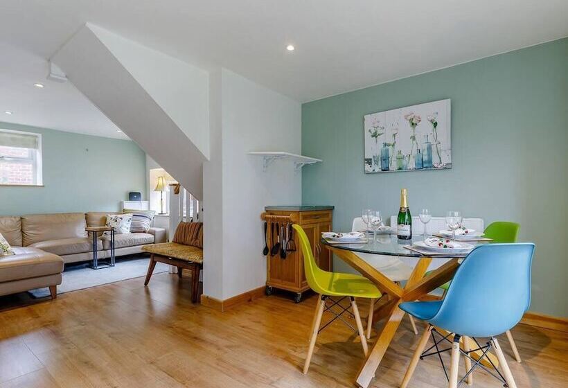 Charming 2 Bed Cottage, Beautiful Views, Knutsford