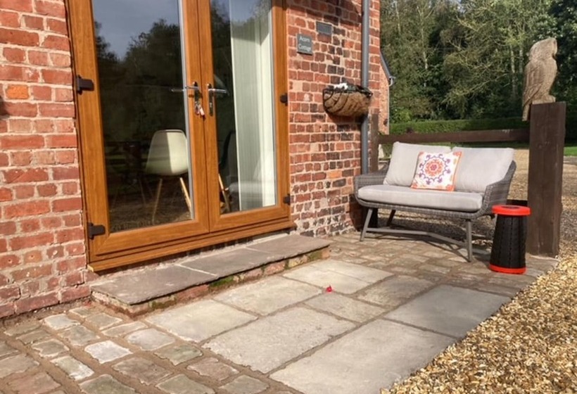 Charming 2 Bed Cottage, Beautiful Views, Knutsford