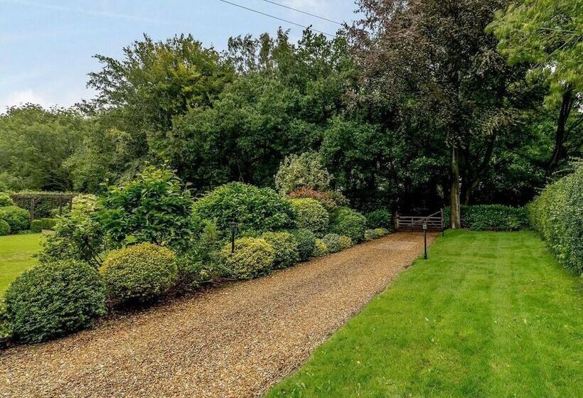 Charming 2 Bed Cottage, Beautiful Views, Knutsford