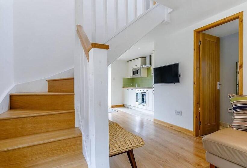 Charming 2 Bed Cottage, Beautiful Views, Knutsford