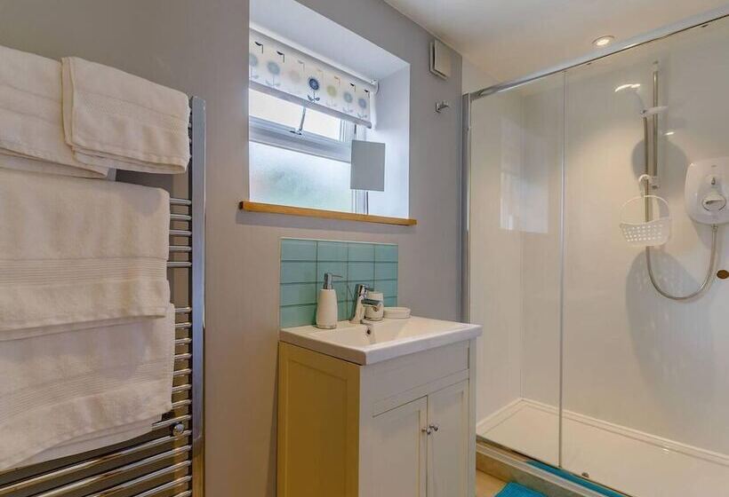 Charming 2 Bed Cottage, Beautiful Views, Knutsford