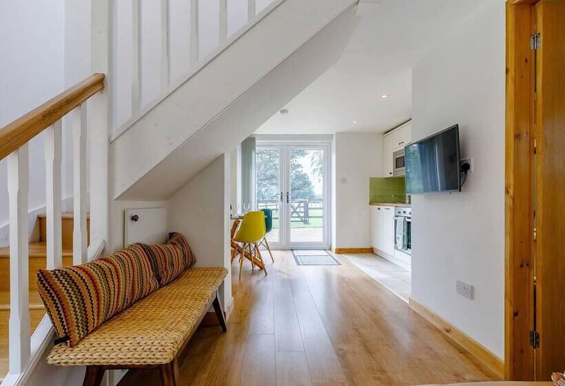 Charming 2 Bed Cottage, Beautiful Views, Knutsford