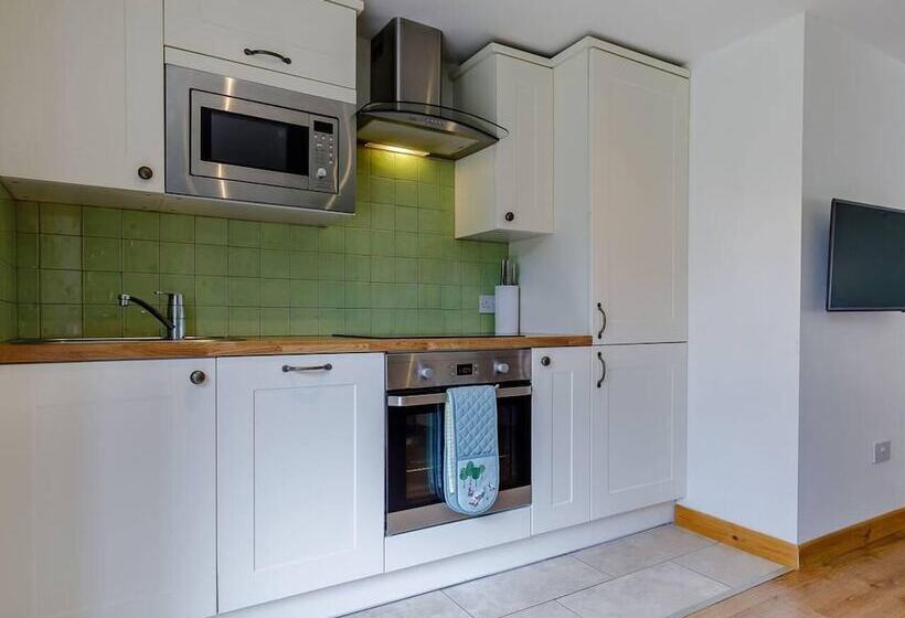 Charming 2 Bed Cottage, Beautiful Views, Knutsford