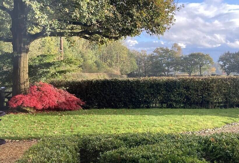 Charming 2 Bed Cottage, Beautiful Views, Knutsford