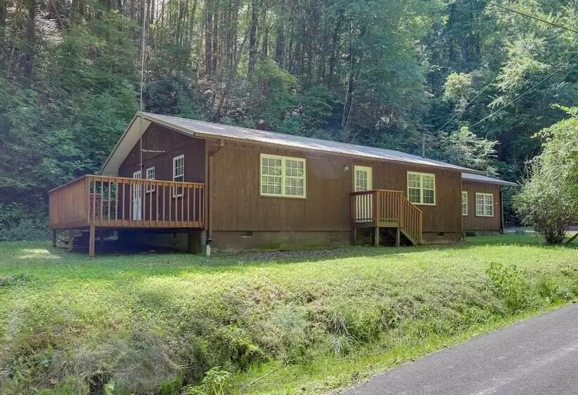 Charming Gatlinburg Home: Pets & Families Welcome!