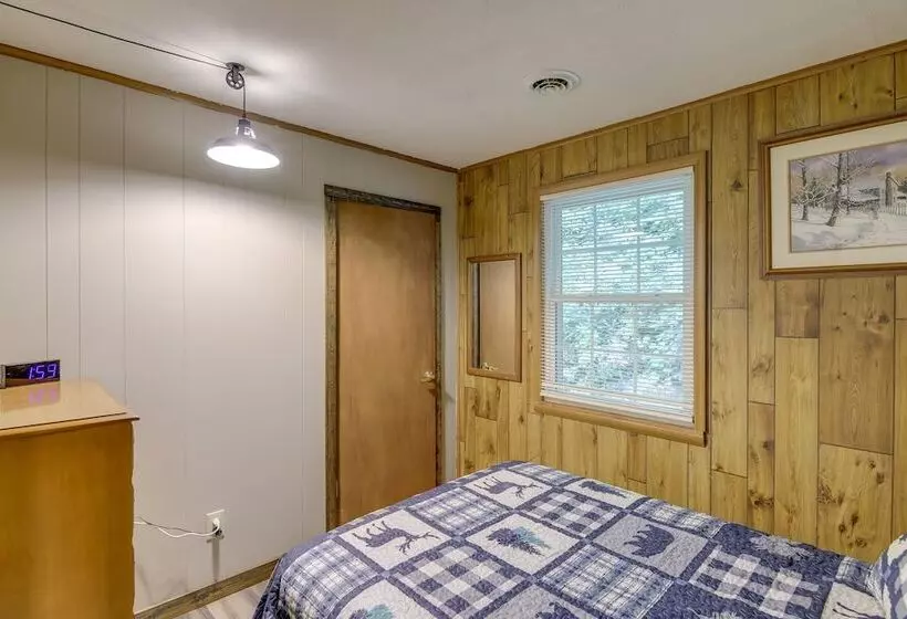 Charming Gatlinburg Home: Pets & Families Welcome!