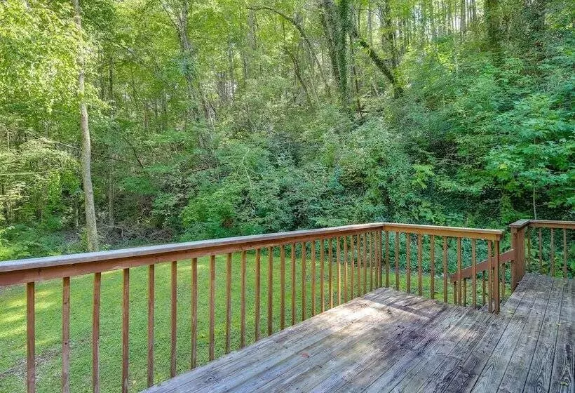 Charming Gatlinburg Home: Pets & Families Welcome!