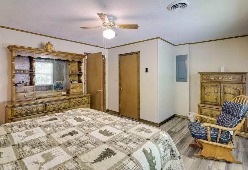 Charming Gatlinburg Home: Pets & Families Welcome!
