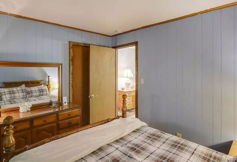 Charming Gatlinburg Home: Pets & Families Welcome!