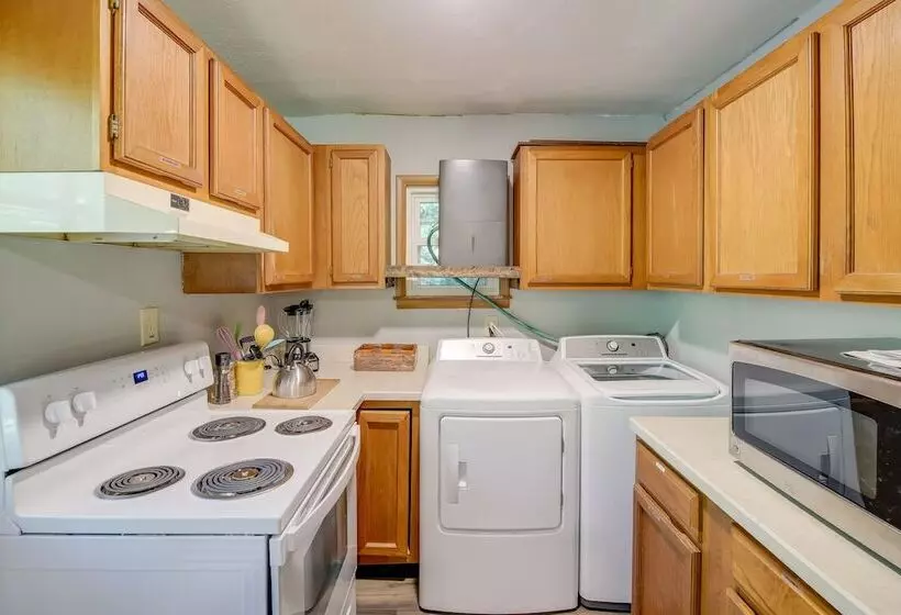 Charming Gatlinburg Home: Pets & Families Welcome!