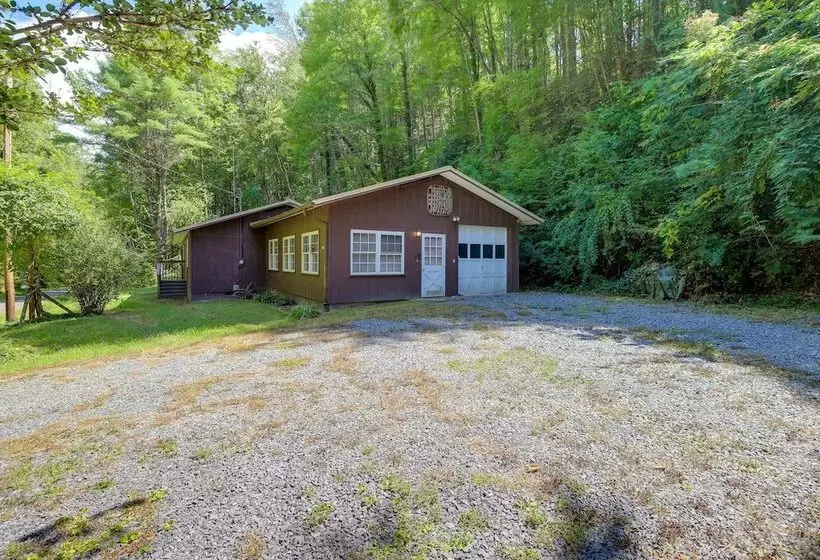 Charming Gatlinburg Home: Pets & Families Welcome!
