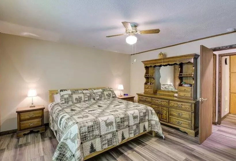 Charming Gatlinburg Home: Pets & Families Welcome!