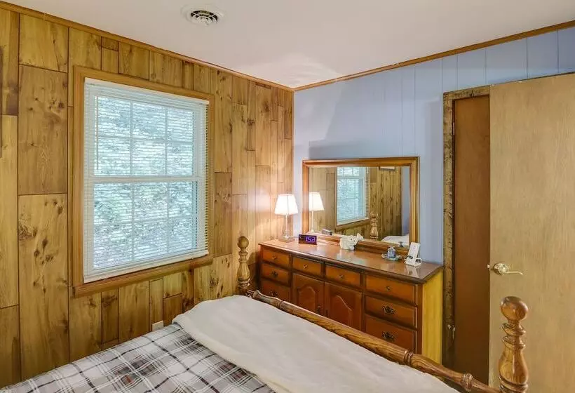 Charming Gatlinburg Home: Pets & Families Welcome!