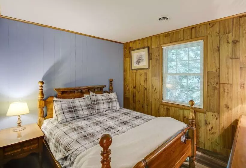 Charming Gatlinburg Home: Pets & Families Welcome!