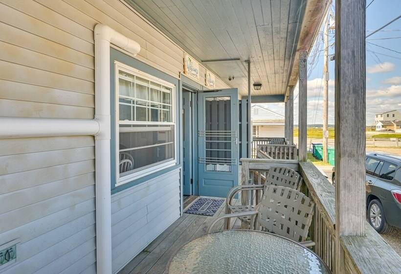 Charming Hampton Home W/ Porch, Walk To Beach!