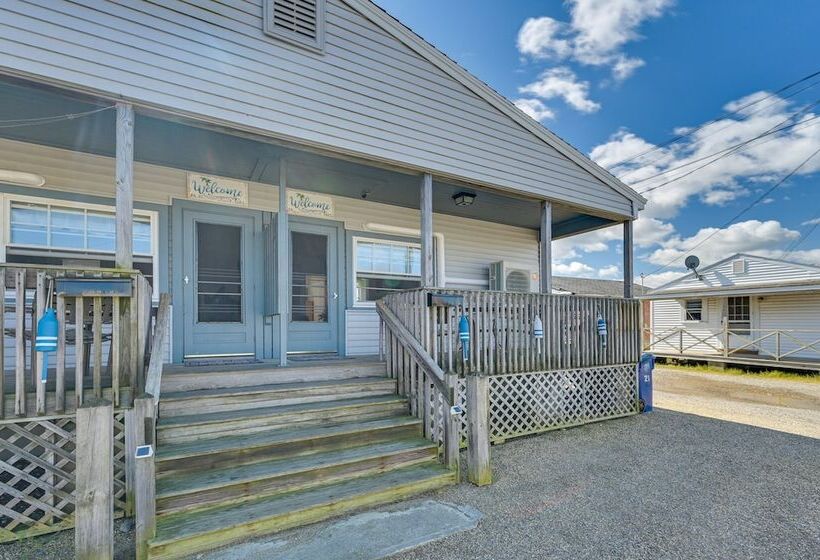Charming Hampton Home W/ Porch, Walk To Beach!