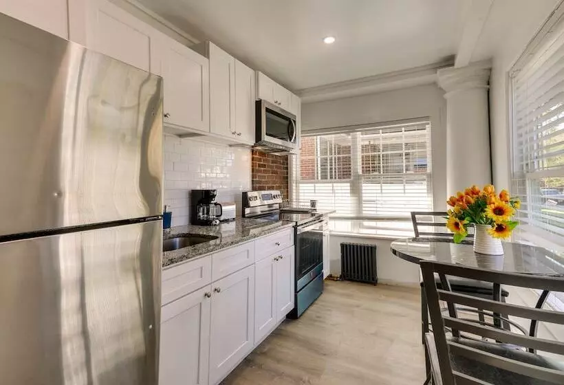 Chic Newark Vacation Rental: 3 Mi To Airport!