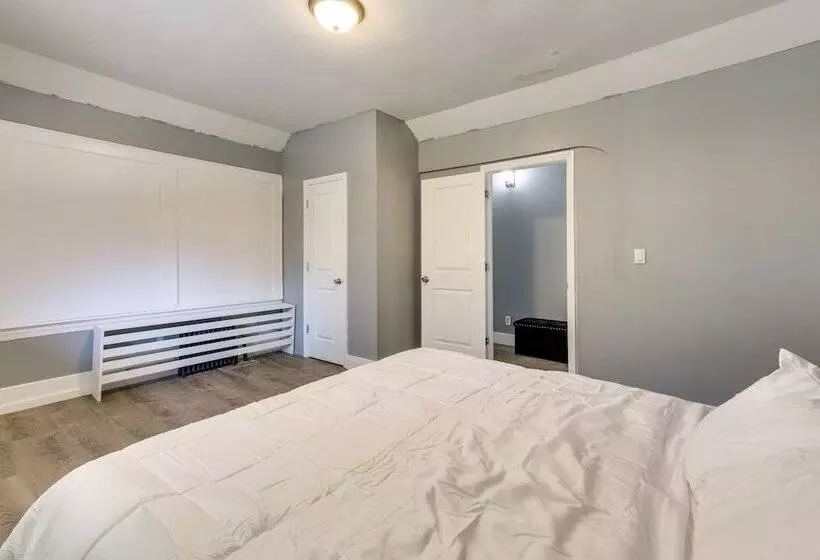 Chic Newark Vacation Rental: 3 Mi To Airport!