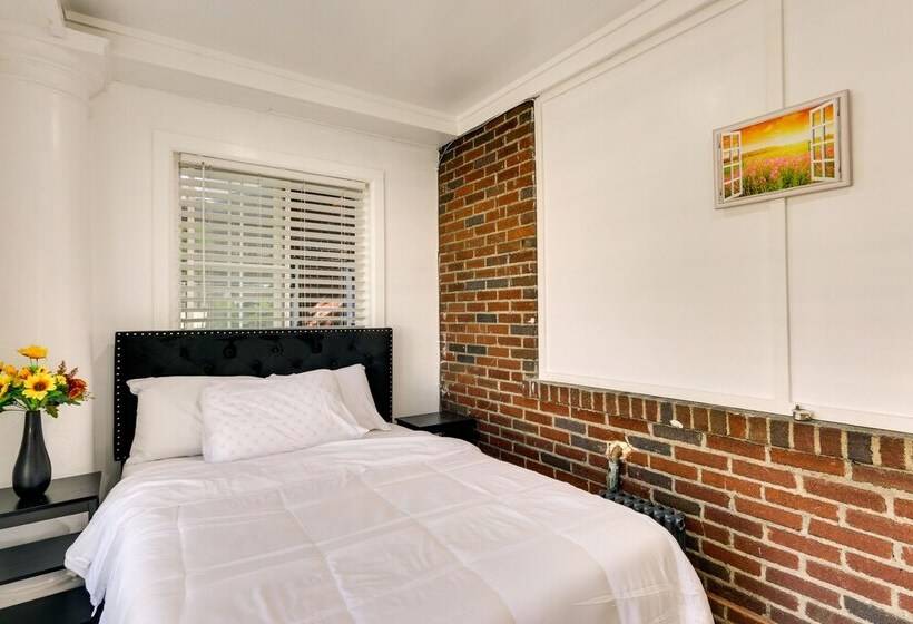 Chic Newark Vacation Rental: 3 Mi To Airport!