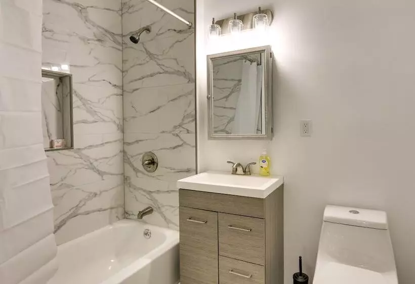 Chic Newark Vacation Rental: 3 Mi To Airport!