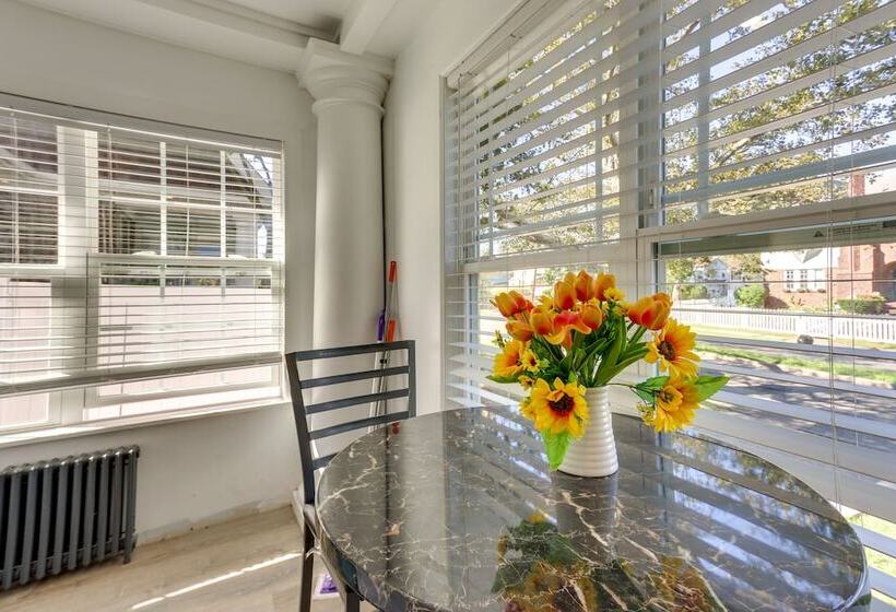 Chic Newark Vacation Rental: 3 Mi To Airport!
