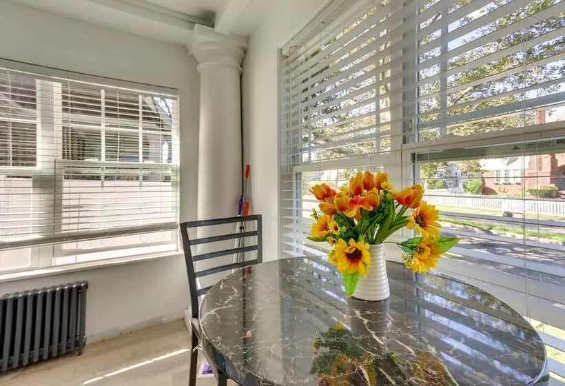 Chic Newark Vacation Rental: 3 Mi To Airport!