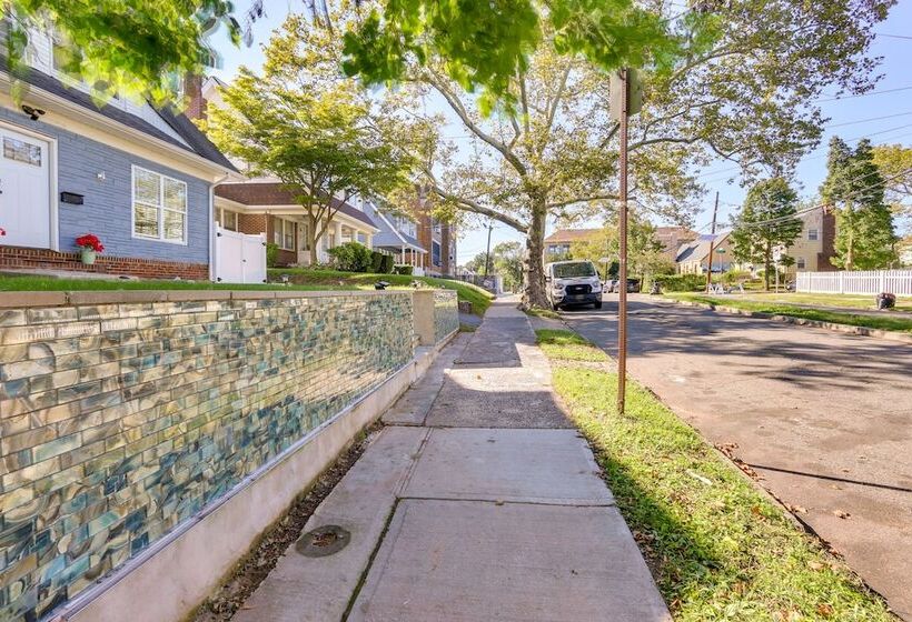 Chic Newark Vacation Rental: 3 Mi To Airport!