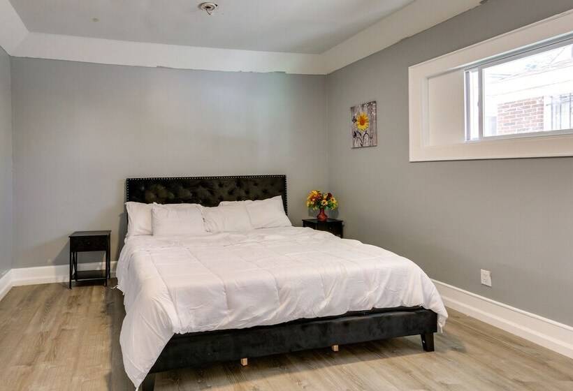 Chic Newark Vacation Rental: 3 Mi To Airport!
