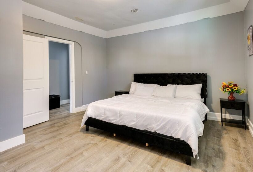 Chic Newark Vacation Rental: 3 Mi To Airport!