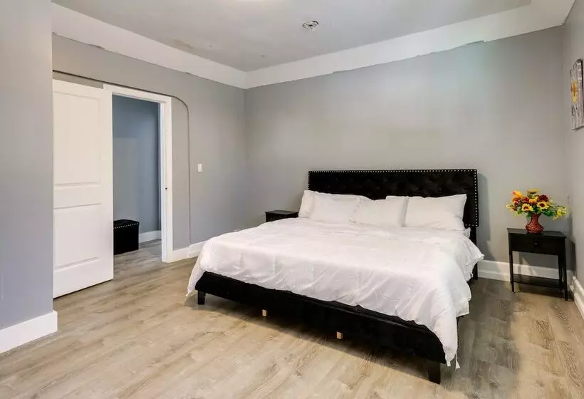 Chic Newark Vacation Rental: 3 Mi To Airport!
