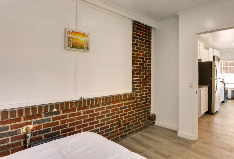 Chic Newark Vacation Rental: 3 Mi To Airport!