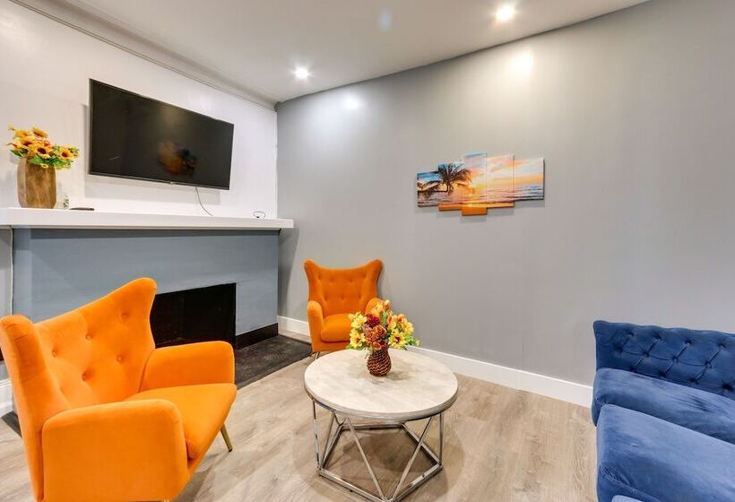 Chic Newark Vacation Rental: 3 Mi To Airport!