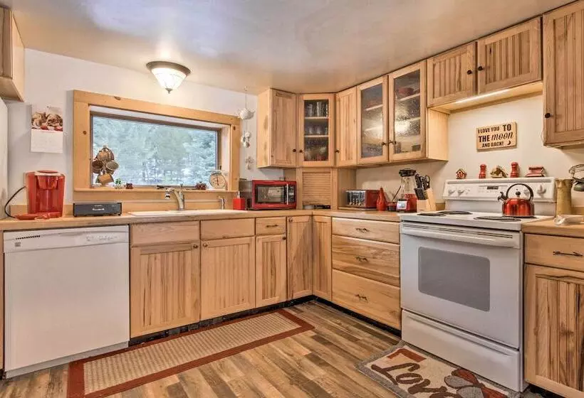 Creekside Clancy Cabin In Helena Natl Forest!