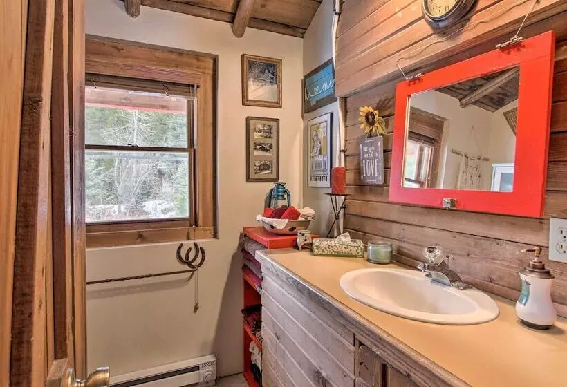 Creekside Clancy Cabin In Helena Natl Forest!