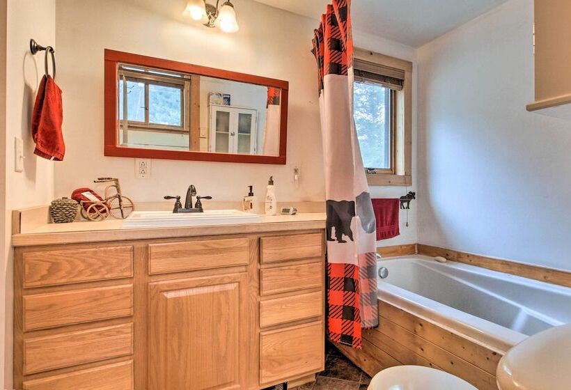 Creekside Clancy Cabin In Helena Natl Forest!