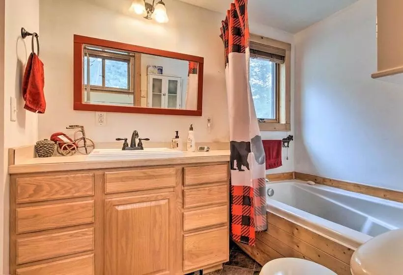 Creekside Clancy Cabin In Helena Natl Forest!