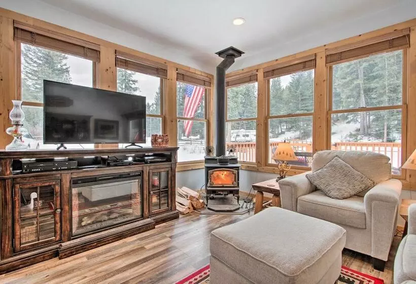 Creekside Clancy Cabin In Helena Natl Forest!