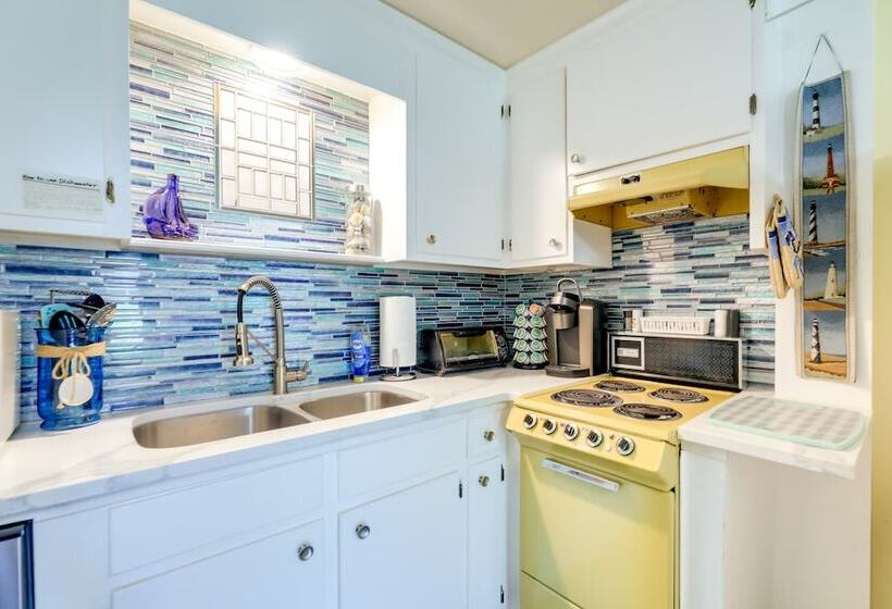 Emerald Isle Vacation Rental, Walk To Beach!