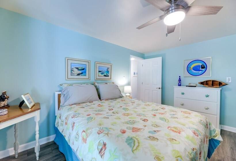 Emerald Isle Vacation Rental, Walk To Beach!