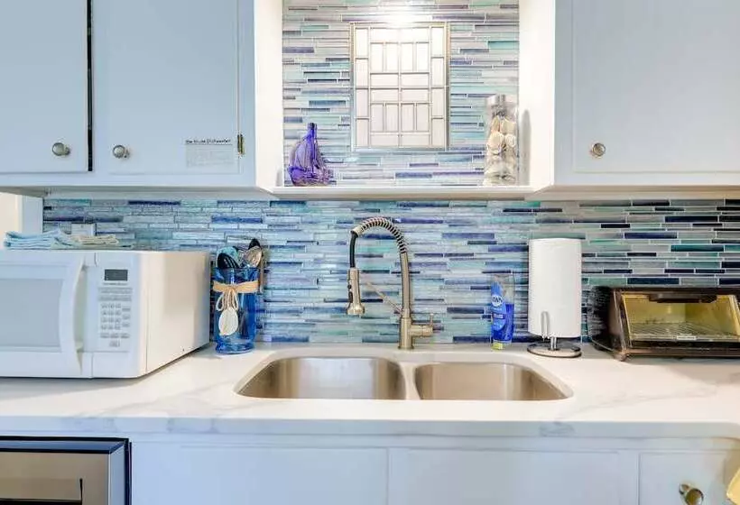 Emerald Isle Vacation Rental, Walk To Beach!