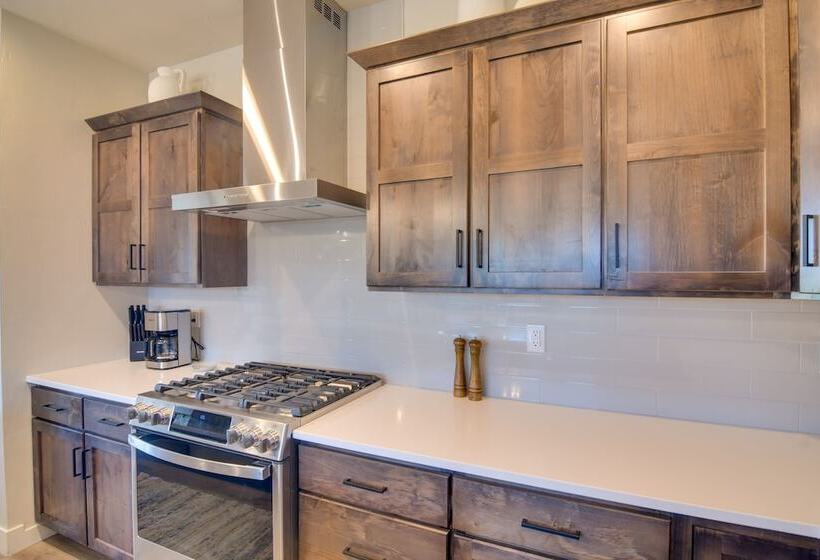 Home On Golf Course W/ Hot Tub, Near Grand Lake