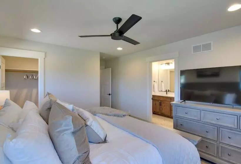 Home On Golf Course W/ Hot Tub, Near Grand Lake