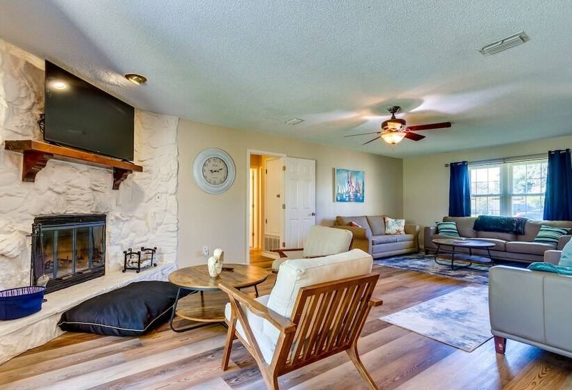 Gulf Breeze Oasis W/ Patio, Grill & Beach Chairs