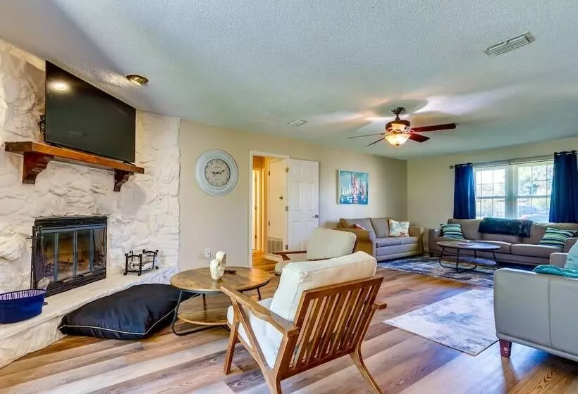 Gulf Breeze Oasis W/ Patio, Grill & Beach Chairs