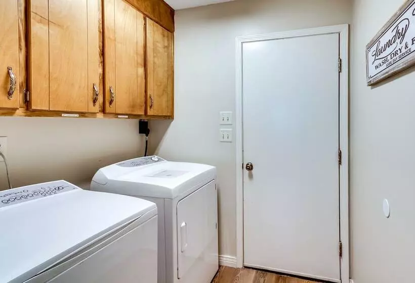 Gulf Breeze Oasis W/ Patio, Grill & Beach Chairs